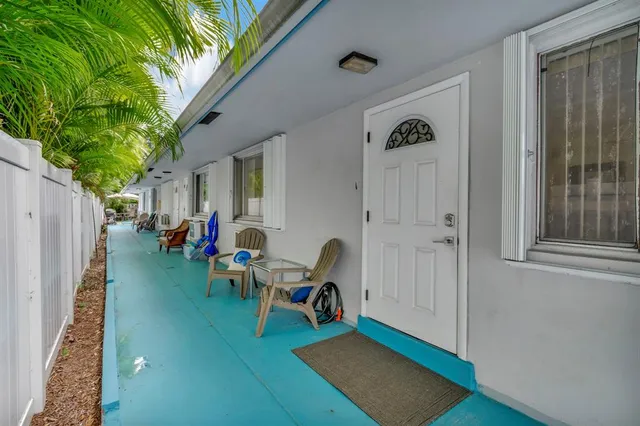 $2,095 | 1938 Northeast 7th Street, Unit 3, Deerfield Beach, FL 33441