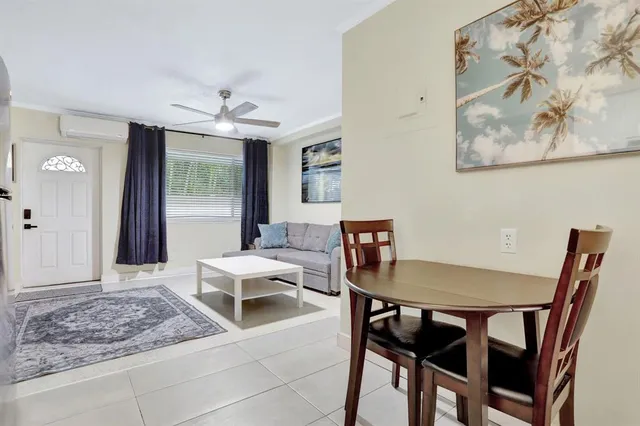 $2,095 | 1938 Northeast 7th Street, Unit 3, Deerfield Beach, FL 33441