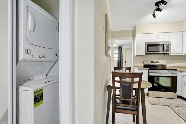 $2,095 | 1938 Northeast 7th Street, Unit 3, Deerfield Beach, FL 33441