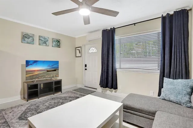 $2,095 | 1938 Northeast 7th Street, Unit 3, Deerfield Beach, FL 33441