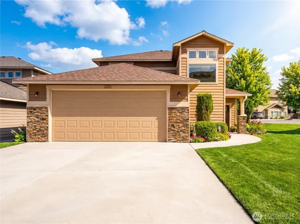 $645,000 | 2015 Woodridge Street, Wenatchee, WA 98801