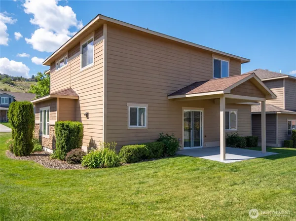 $645,000 | 2015 Woodridge Street, Wenatchee, WA 98801