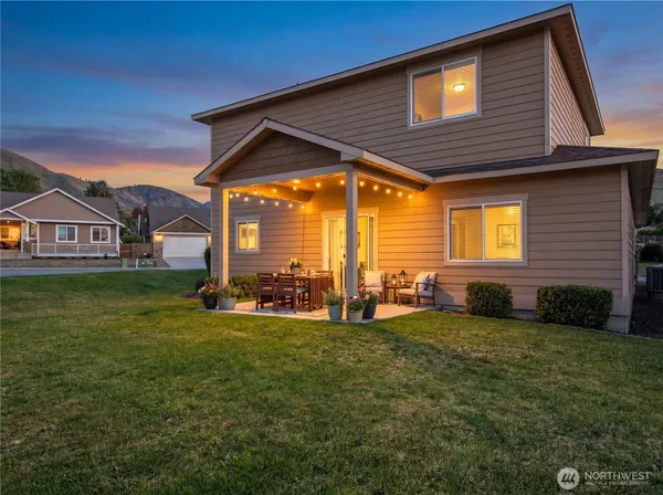 $645,000 | 2015 Woodridge Street, Wenatchee, WA 98801