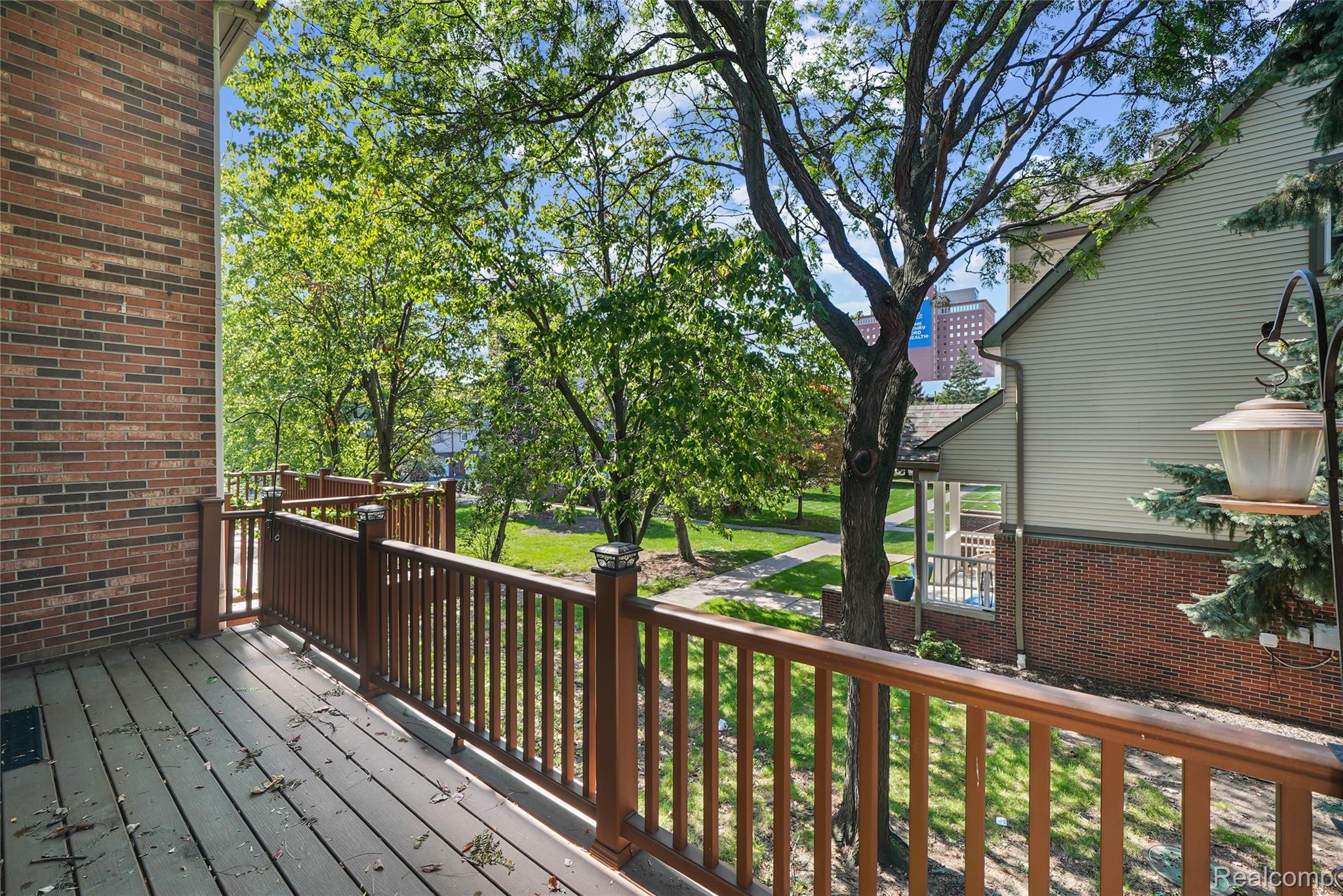 826 Seville Row Detroit, MI 48202 - Photo 2 of 44 DSC07898.jpg