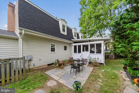 $925,000 | 8703 Etta Drive, Springfield, VA 22152