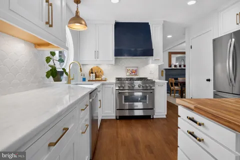 $925,000 | 8703 Etta Drive, Springfield, VA 22152