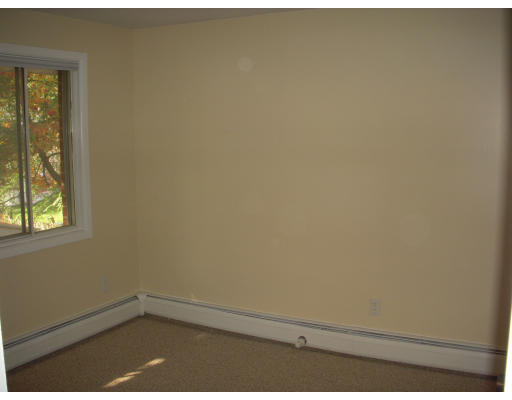26 Manor Court, Unit 26 Springfield, MA 01118 - Photo 9 of 12 a room with a window