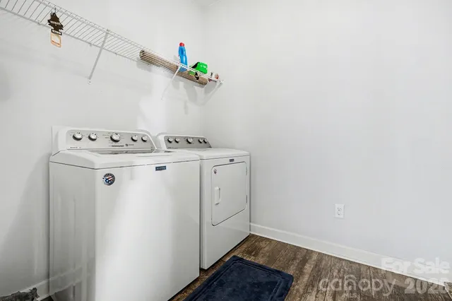 a view of livingroom with furniture and windows
