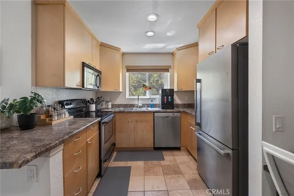 $359,000 | 2500 San Gabriel Way, Corona, CA 92882