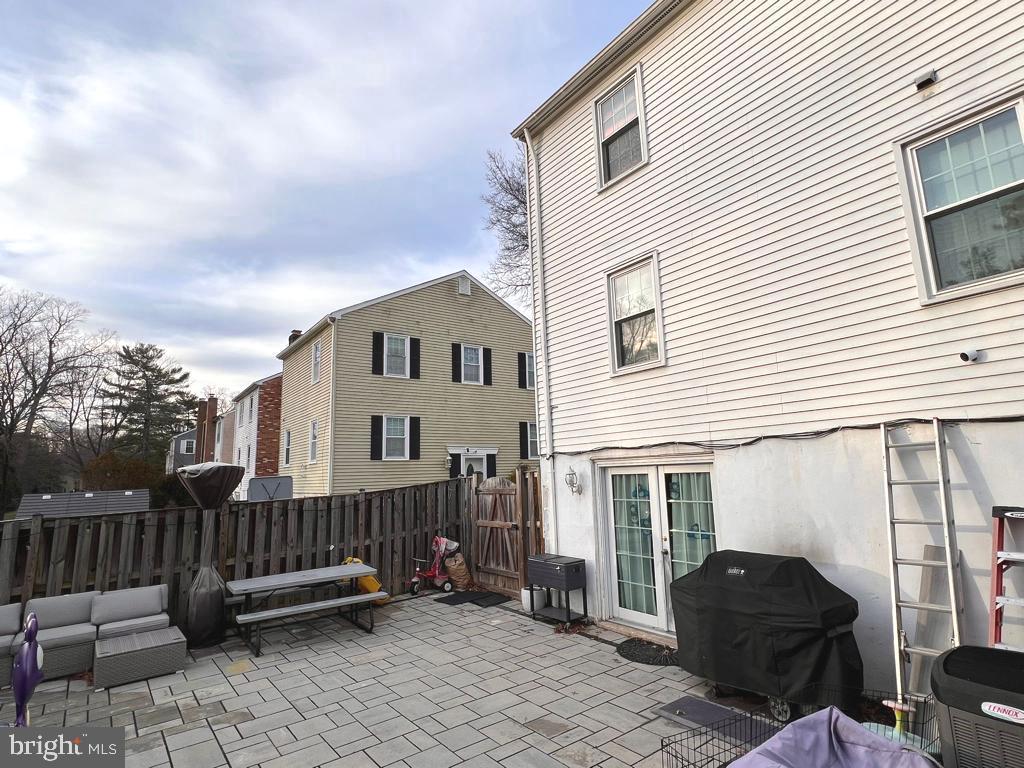 8477 Kitchener Drive Springfield, VA 22153 - Photo 4 of 26