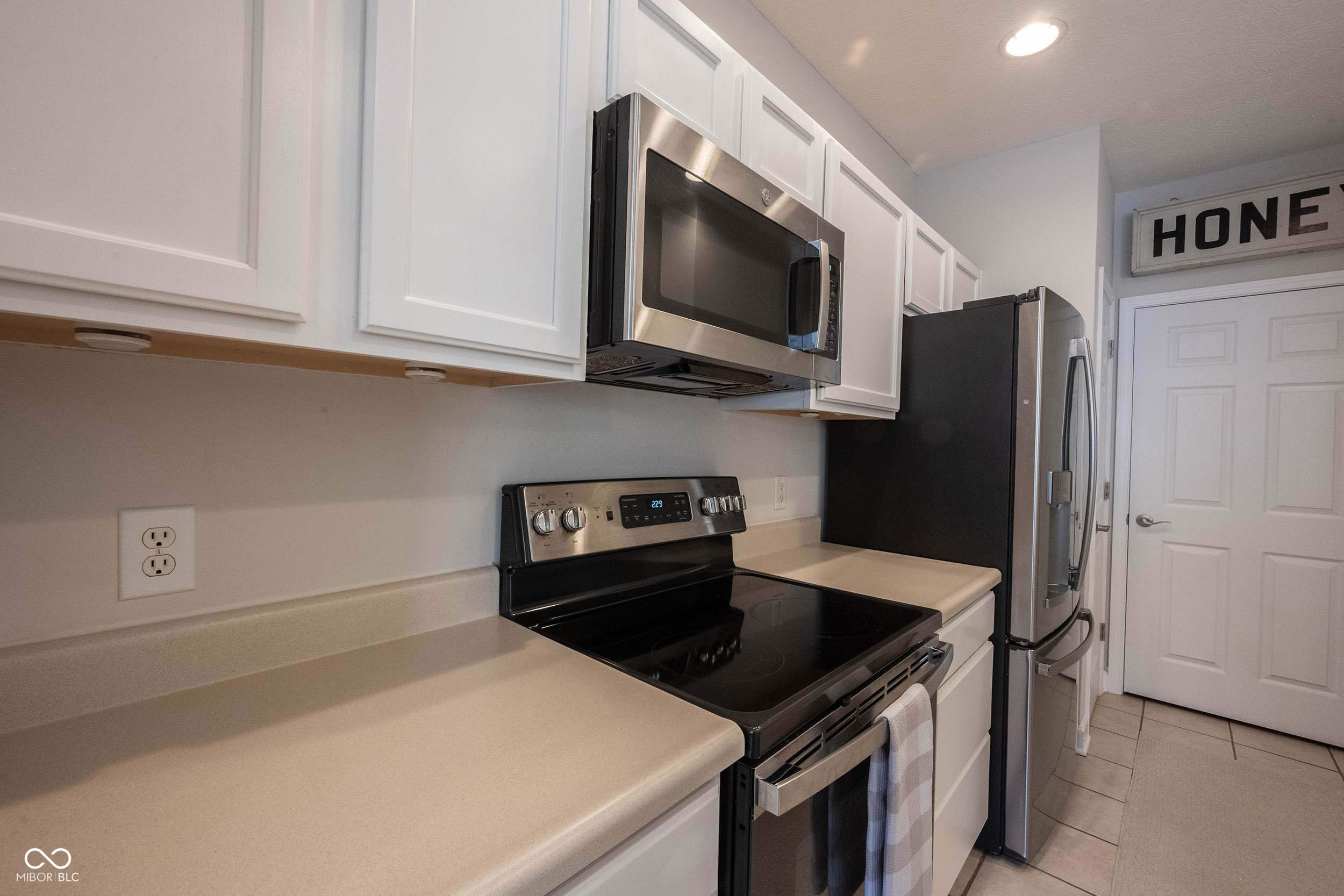 1112 Shadow Ridge Road Indianapolis, IN 46280 - Photo 26 of 68