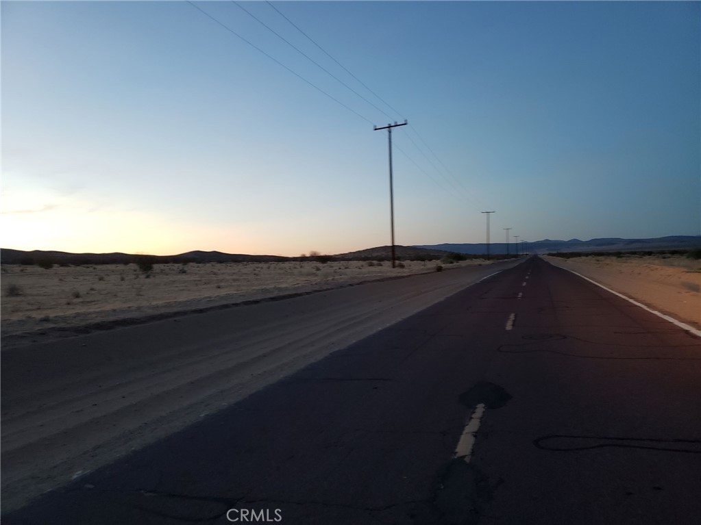 39177 Hinkley Road Hinkley, CA 92347 - Photo 13 of 13 a view of an ocean from a balcony