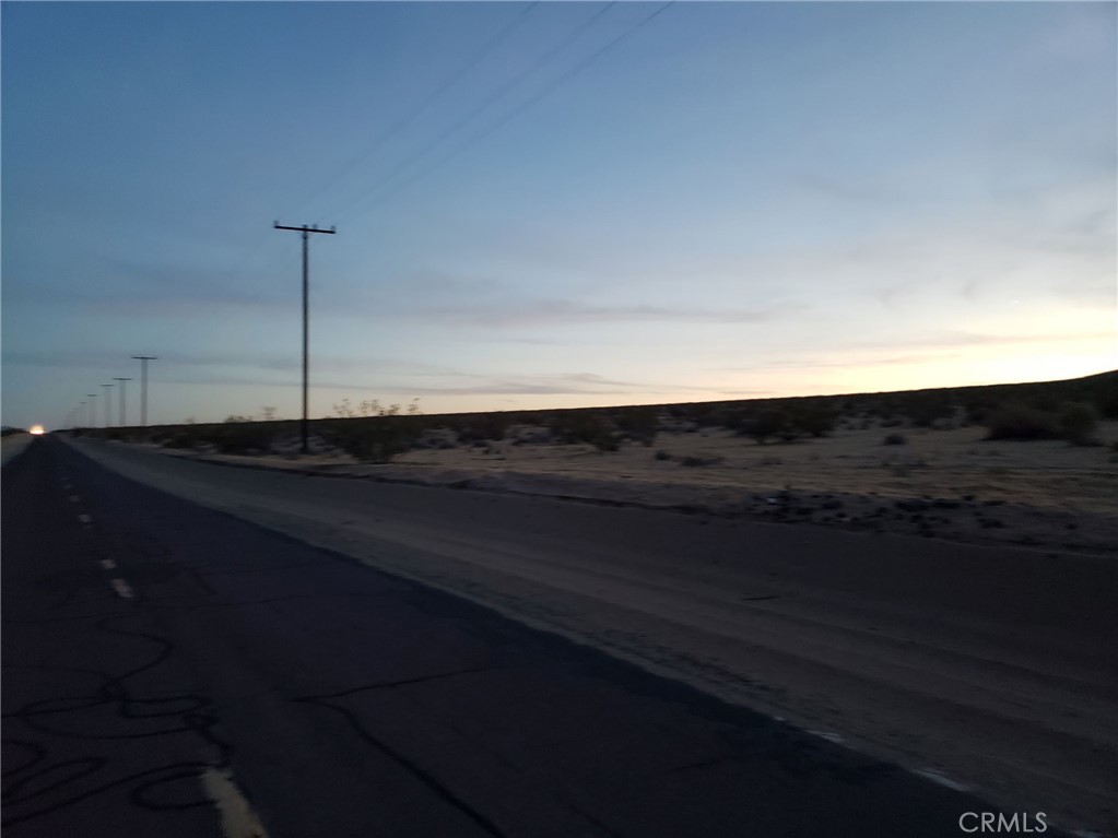 39177 Hinkley Road Hinkley, CA 92347 - Photo 4 of 13 a view of an ocean