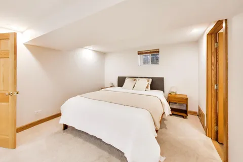 $639,000 | 843 West Grace Street, Unit 1E, Chicago, IL 60613