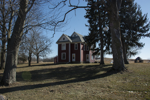16477 Capp Road Morrison, IL 61270 - Photo 4 of 39 a front view of a house with a yard