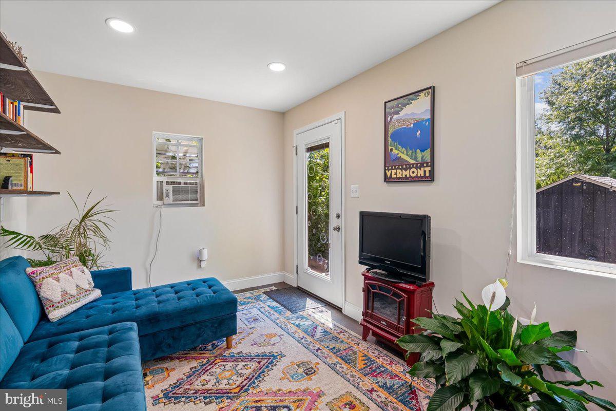 905 Robin Road Silver Spring, MD 20901 - Photo 21 of 43 Gallery Image 21