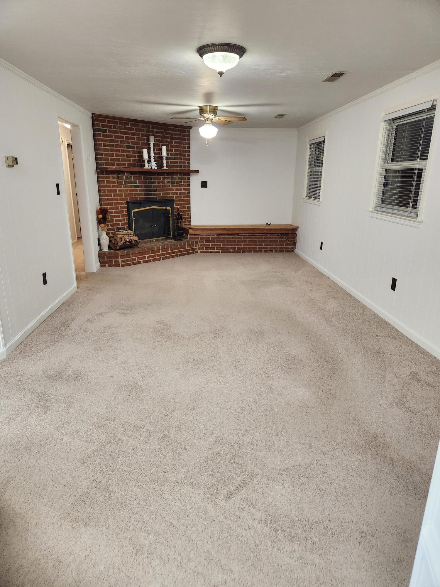215 Overlook Road Vinton, VA 24179 - Photo 18 of 28 20250517_005510 (1)