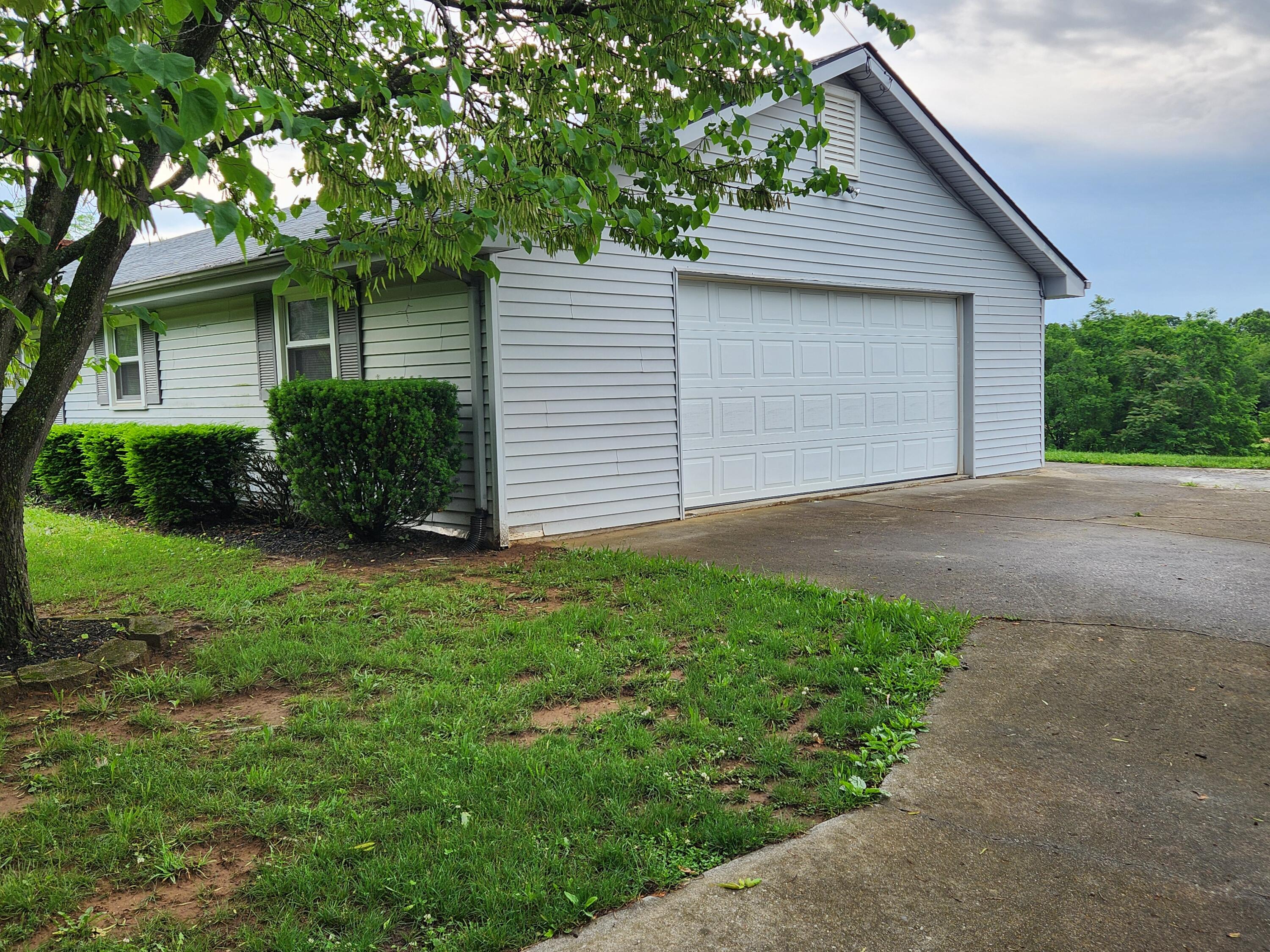 215 Overlook Road Vinton, VA 24179 - Photo 24 of 28 20250517_085332