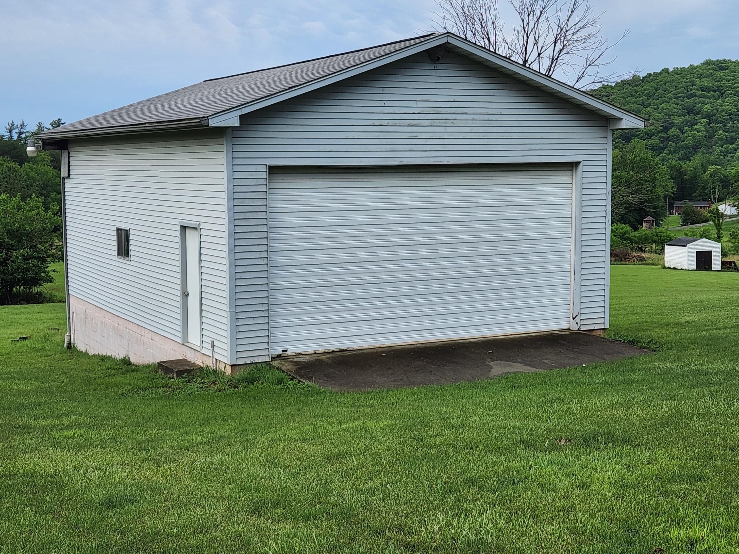 215 Overlook Road Vinton, VA 24179 - Photo 26 of 28 20250517_085736