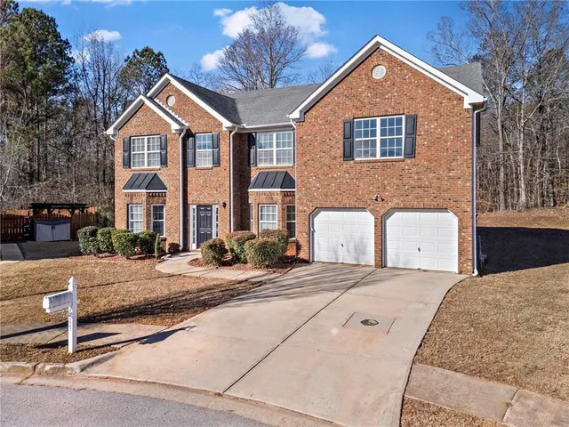 $3,200 | 221 Cutbank Court Southwest, Atlanta, GA 30331