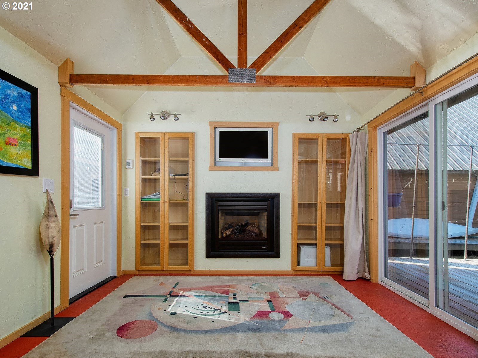 7720 South Macadam Avenue, Unit 8 Portland, OR 97219 - Photo 16 of 32 a living room with furniture and a fireplace