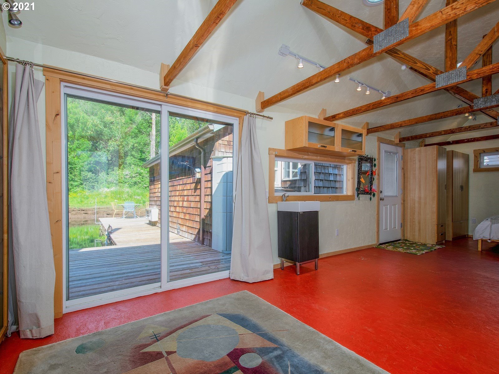 7720 South Macadam Avenue, Unit 8 Portland, OR 97219 - Photo 18 of 32 a backyard of a house with wooden floor and windows