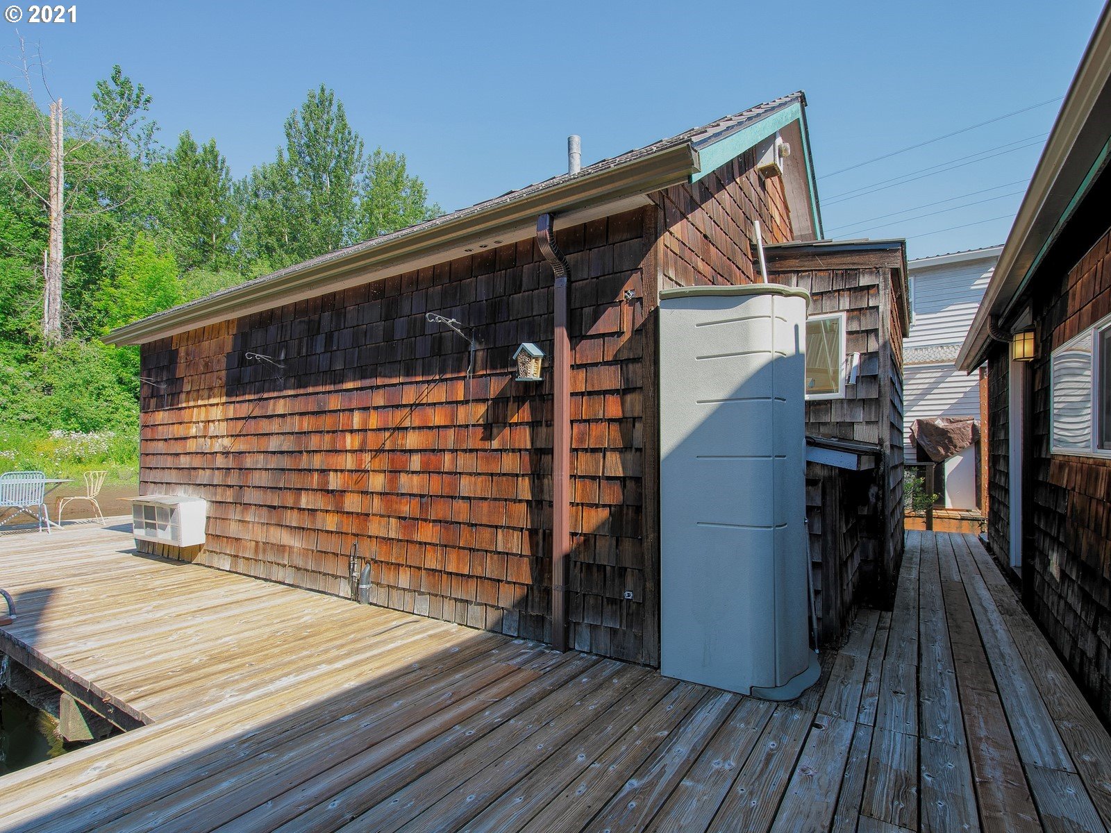 7720 South Macadam Avenue, Unit 8 Portland, OR 97219 - Photo 24 of 32 a view of a house with wooden deck