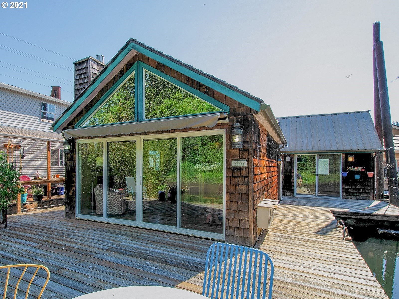 7720 South Macadam Avenue, Unit 8 Portland, OR 97219 - Photo 28 of 32 a front view of a house with a porch