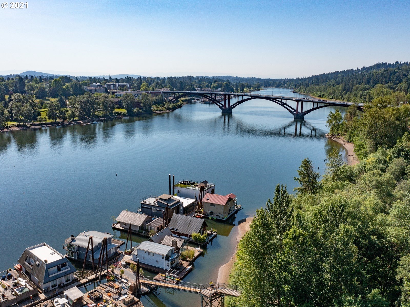 7720 South Macadam Avenue, Unit 8 Portland, OR 97219 - Photo 30 of 32 a view of a lake