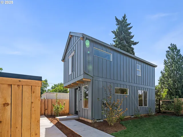 $359,900 | 4378 Northeast Going Street, Portland, OR 97218