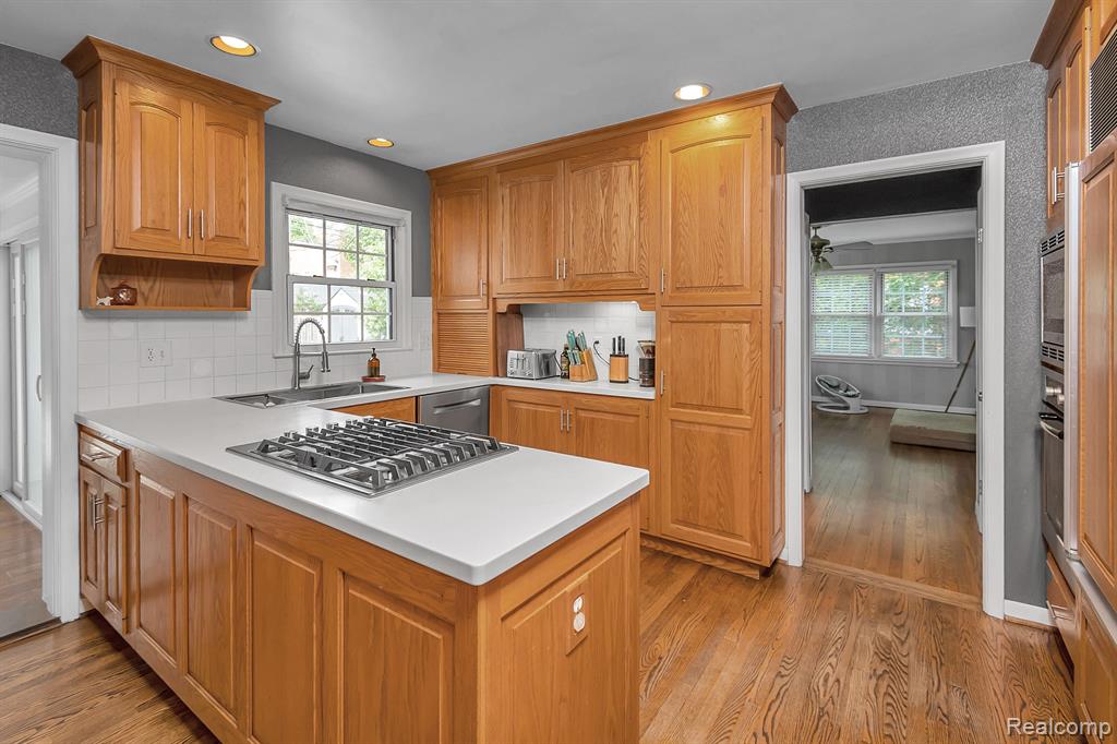 580 Cook Road Grosse Pointe Woods, MI 48236 - Photo 10 of 48