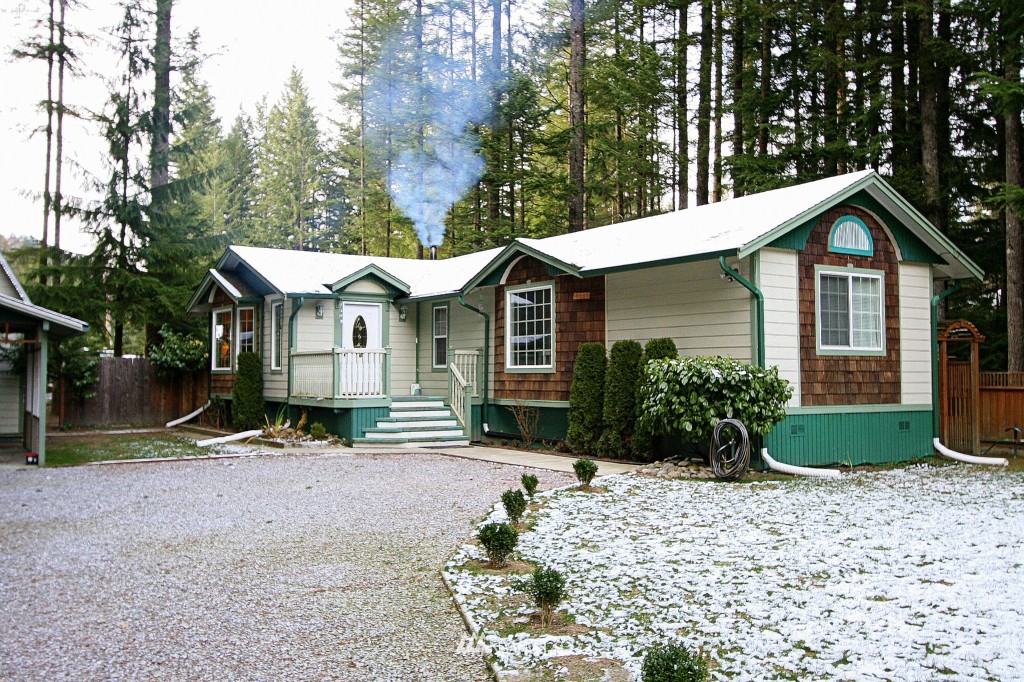 6142 Shamrock Road Maple Falls, WA 98266 - Photo 1 of 22 Gallery Image 1