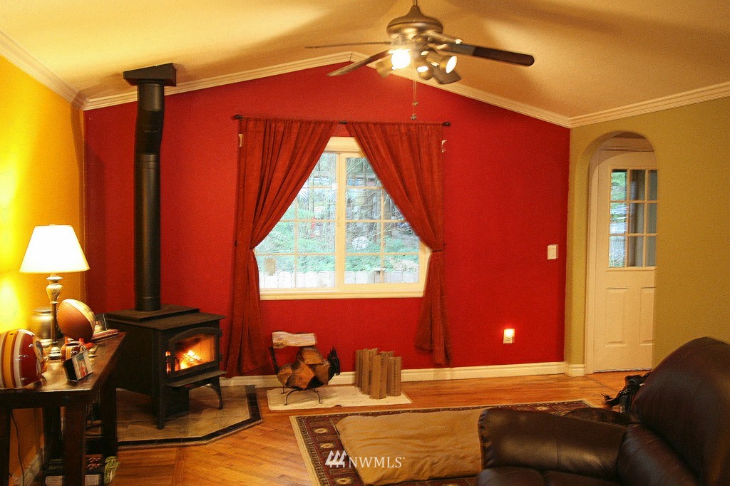 6142 Shamrock Road Maple Falls, WA 98266 - Photo 2 of 22 Gallery Image 2