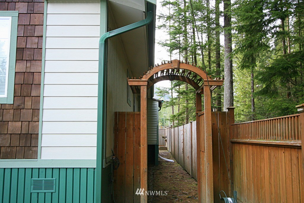 6142 Shamrock Road Maple Falls, WA 98266 - Photo 18 of 22 Gallery Image 18