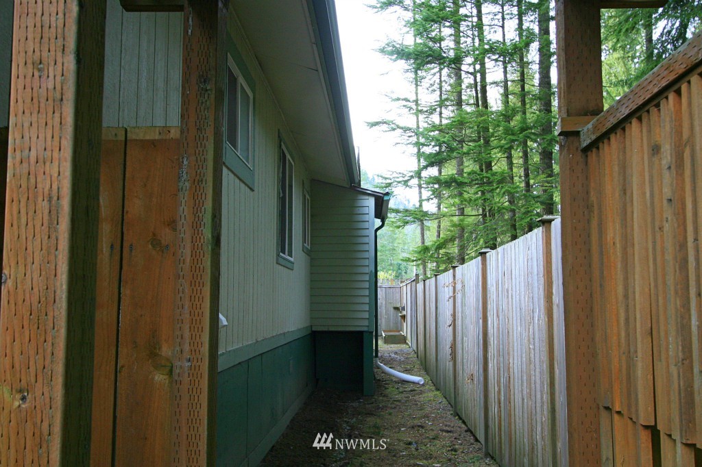 6142 Shamrock Road Maple Falls, WA 98266 - Photo 19 of 22 Gallery Image 19