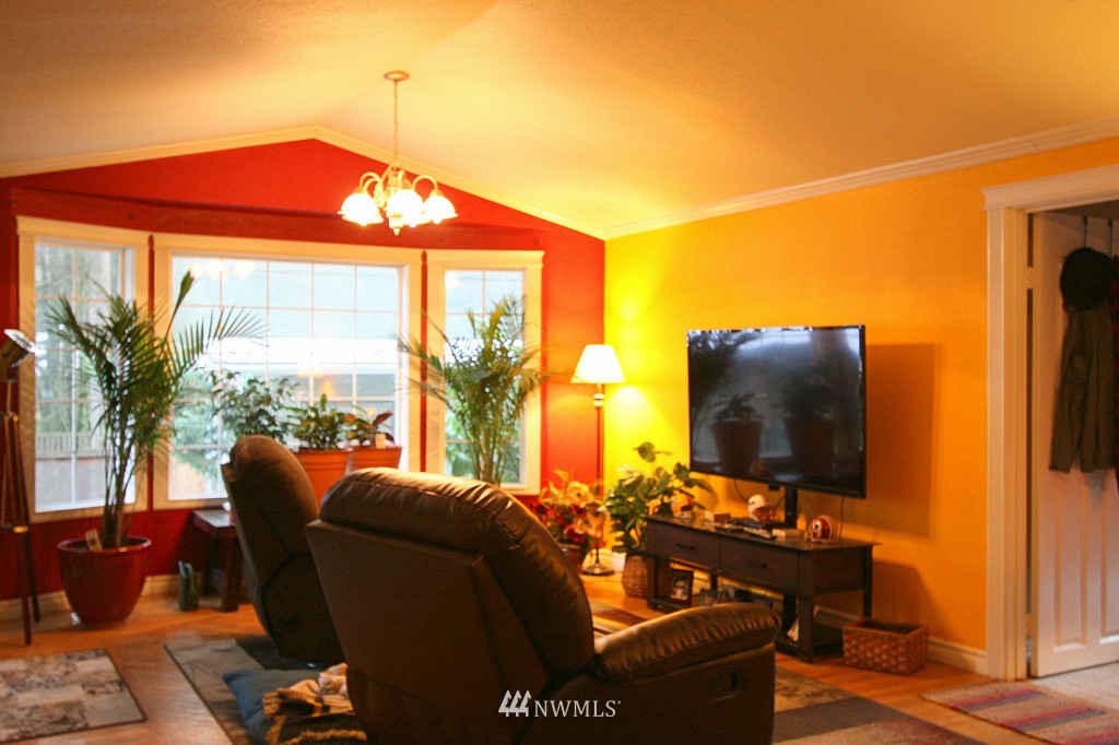 6142 Shamrock Road Maple Falls, WA 98266 - Photo 4 of 22 Gallery Image 4