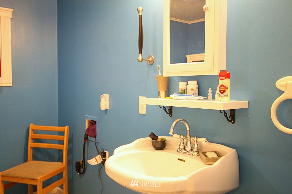 6142 Shamrock Road Maple Falls, WA 98266 - Photo 10 of 22 Gallery Image 10