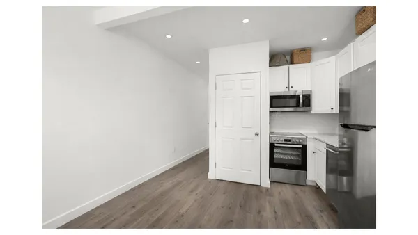 $3,350 | 240 East 75th Street, Unit 8 | Lenox Hill