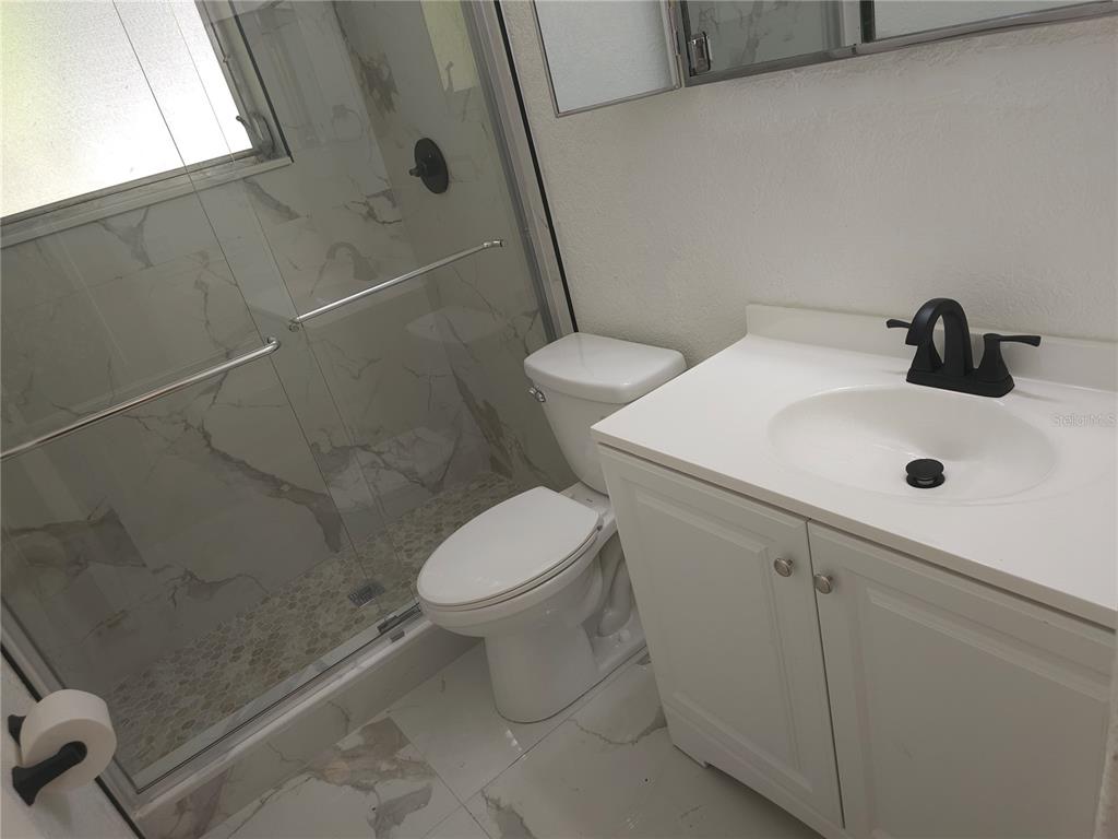 2720 North Avocado Road Avon Park, FL 33825 - Photo 25 of 35 a bathroom with a sink a toilet and a shower