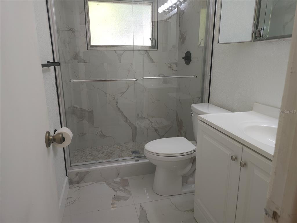 2720 North Avocado Road Avon Park, FL 33825 - Photo 26 of 35 a bathroom with a sink a toilet and shower