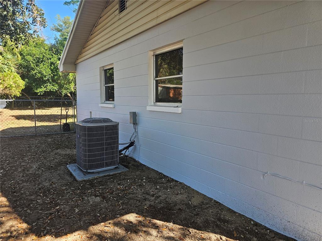 2720 North Avocado Road Avon Park, FL 33825 - Photo 32 of 35 a backyard of a house