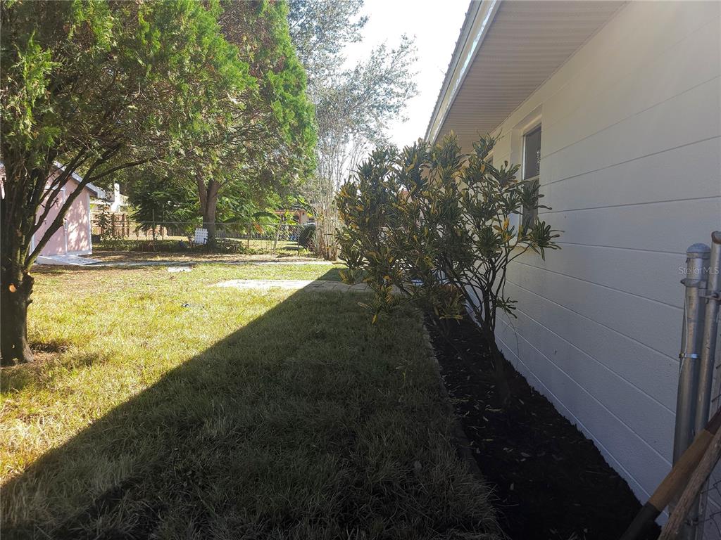 2720 North Avocado Road Avon Park, FL 33825 - Photo 10 of 35 a view of a yard with an outdoor space