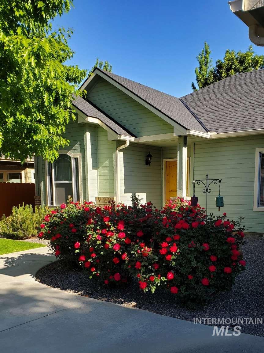 1100 East Wright Street Boise, ID 83706 - Photo 2 of 25 Entryway featuring a bright yellow door, covered porch, and exterior lighting