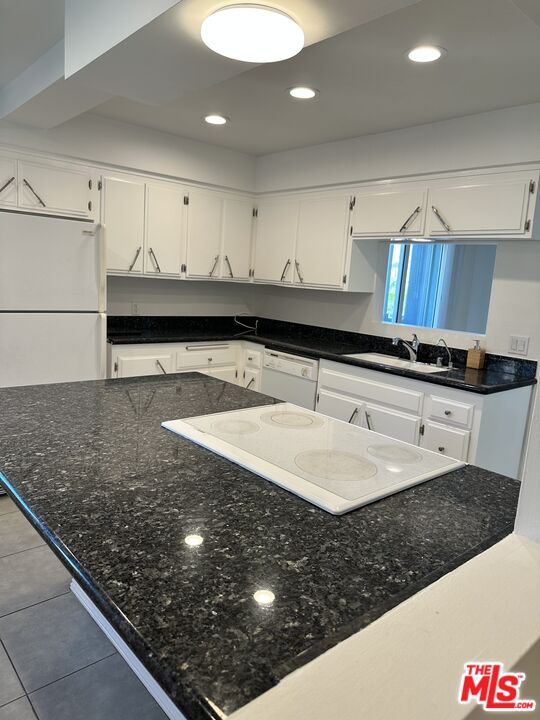 24 Lighthouse Street, Unit A Marina del Rey, CA 90292 - Photo 26 of 39 a kitchen with stainless steel appliances granite countertop a sink stove and cabinets
