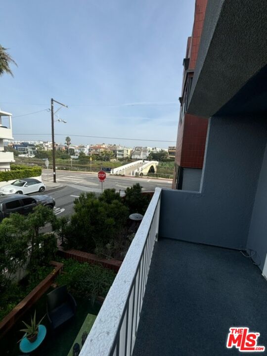 24 Lighthouse Street, Unit A Marina del Rey, CA 90292 - Photo 7 of 39 a view of outdoor space and city view