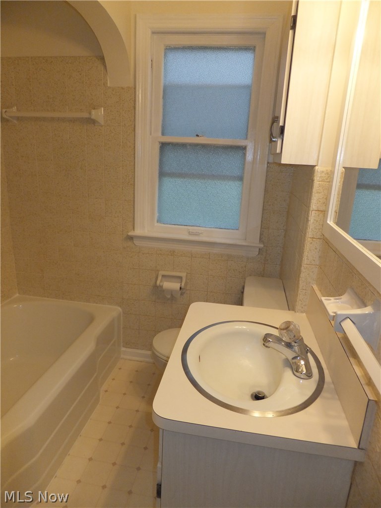 7912 Spring Garden Road Cleveland, OH 44129 - Photo 8 of 18