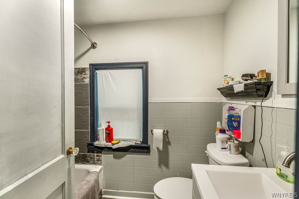 435 18th Street Niagara Falls, NY 14303 - Photo 14 of 23