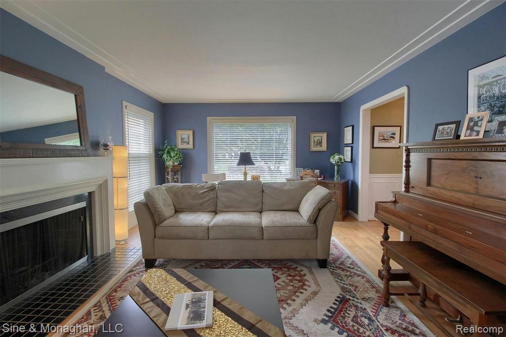 1354 Whittier Road Grosse Pointe Park, MI 48230 - Photo 5 of 40