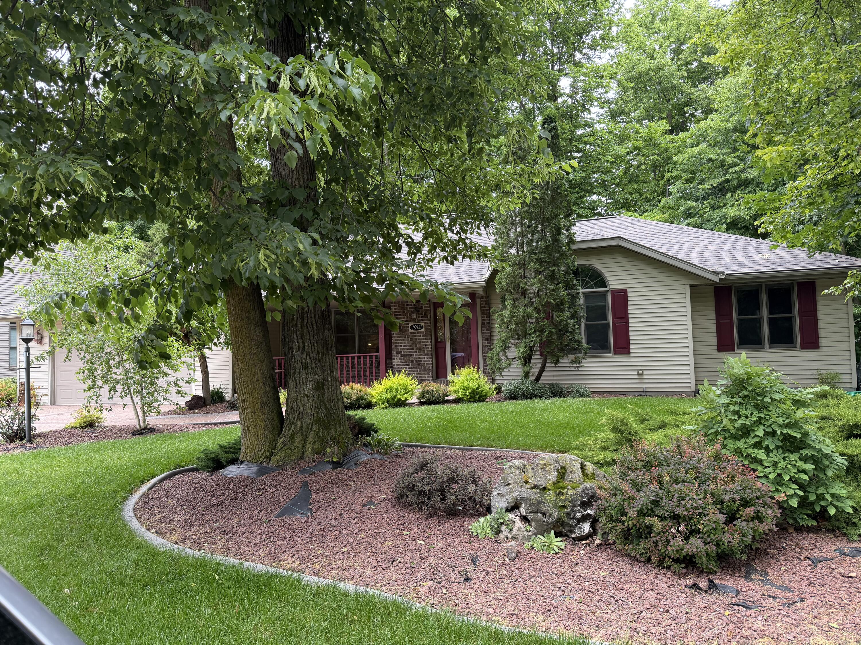1912 Mapletree Road Howards Grove, WI 53083 - Photo 3 of 13 IMG_2644