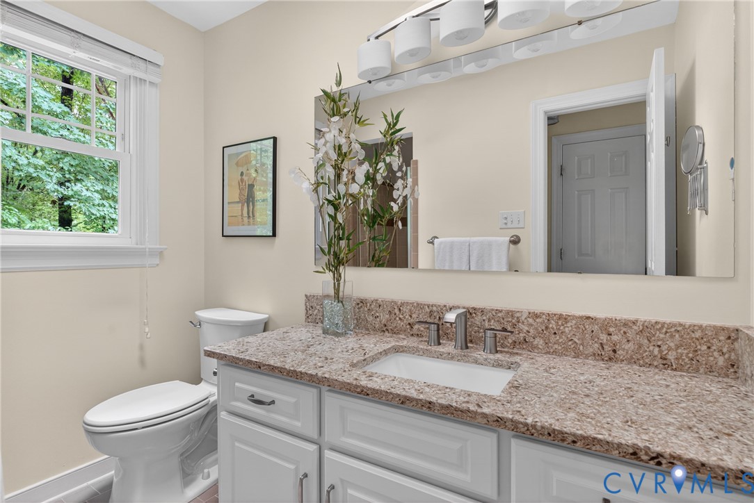 5710 Oak Knoll Road Midlothian, VA 23112 - Photo 31 of 66 Features a walk in shower